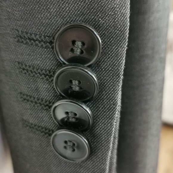 Lightweight Wool Suit - Picture 3 of 10